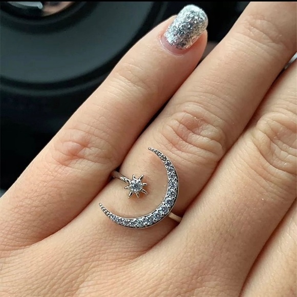 Stylish Moon and Star Adjustable .925 Silver Ladies Decor Cuff Ring - Picture 1 of 4